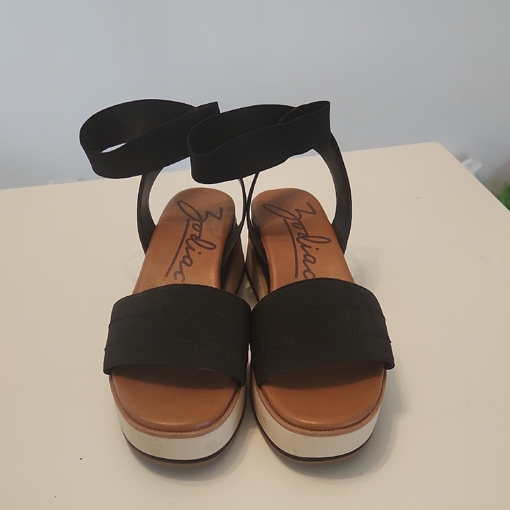 Zodiac Black and White Platform Sandals - Picture 2 of 6